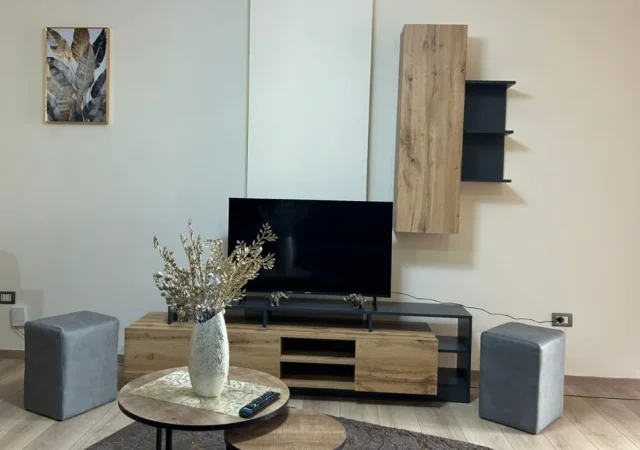 Tirane, jepet me qera apartament 1+1 , 68 m² 600 € 