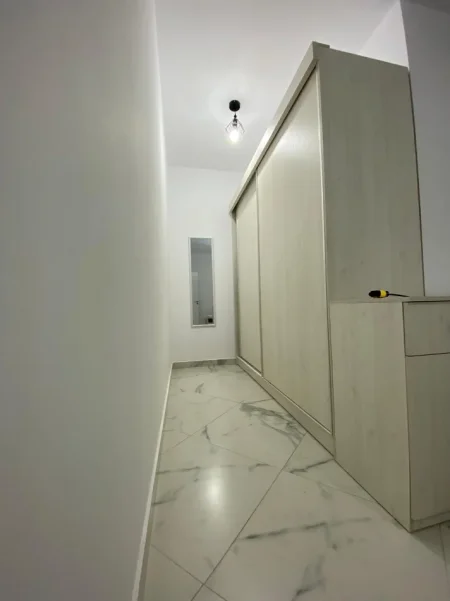 Tirane, jepet me qera apartament 1+1+Ballkon Kati 5, 60 m² 520 € (Don Bosko)