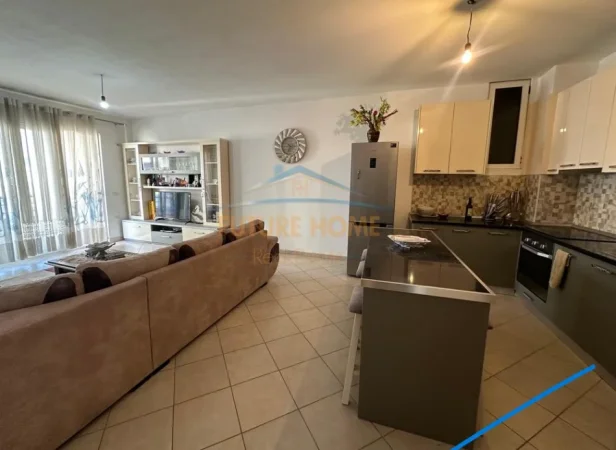 Tirane, shitet apartament 1+1+Ballkon Kati 5, 73 m² 115.000 € (Unaza e Re)