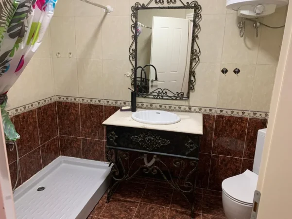 Tirane, jepet me qera apartament 2+1+Ballkon Kati 8, 106 m² 950 € 