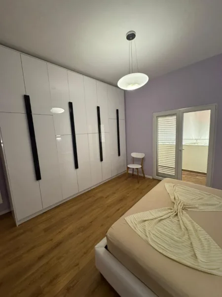 Tirane, jepet me qera apartament 2+1+Ballkon Kati 2, 110 m² 630 € (Rruga e Dibres)