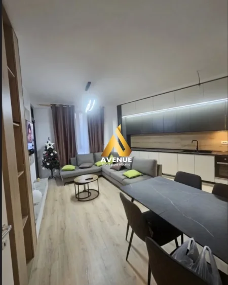 Tirane, jepet me qera apartament 2+1+Ballkon Kati 4, 110 m² 1.000 € (Bilal Sina)