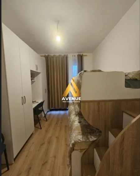 Tirane, jepet me qera apartament 2+1+Ballkon Kati 4, 110 m² 1.000 € (Bilal Sina)