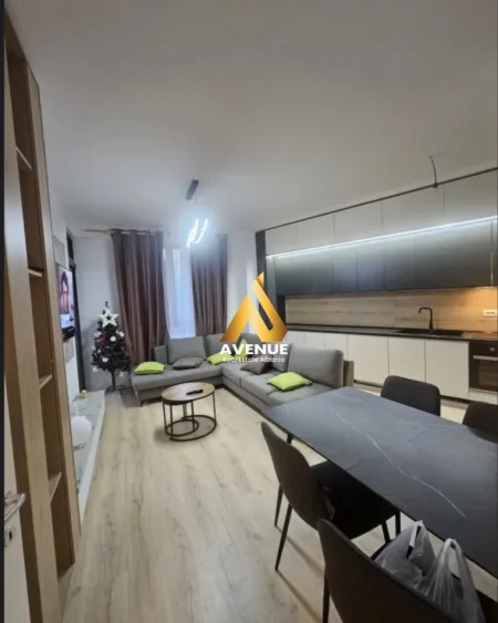 Tirane, jepet me qera apartament 2+1+Ballkon Kati 4, 110 m² 1.000 € (Bilal Sina)