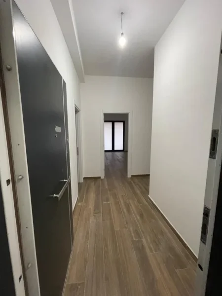 Tirane, jepet me qera apartament 2+1 Kati 1, 120 m² 650 € (Kompleksi Arlis Farmacia 10)