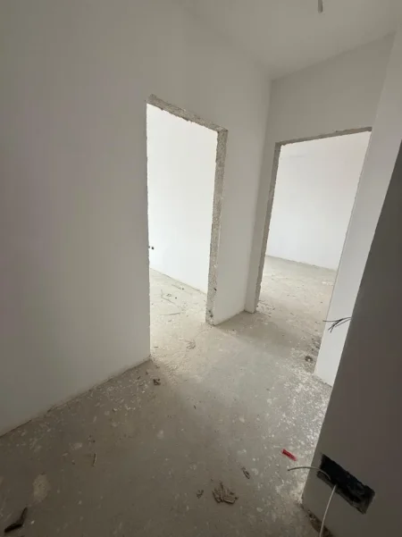 Tirane, shitet apartament 1+1 Kati 4, 73 m² 135.000 € (Komisariati Nr.4)