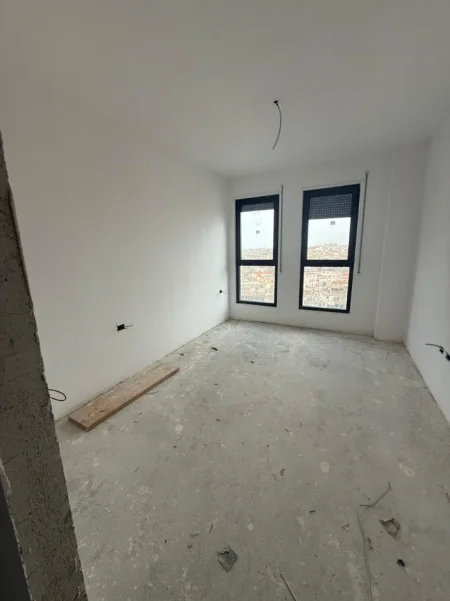 Tirane, shitet apartament 1+1 Kati 4, 73 m² 135.000 € (Komisariati Nr.4)