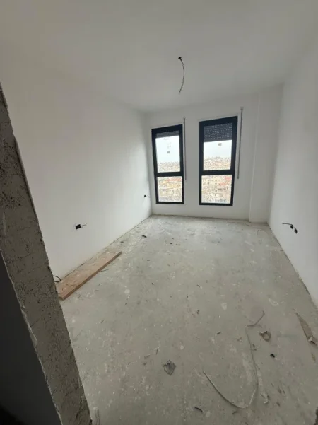 Tirane, shitet apartament 1+1 Kati 4, 73 m² 135.000 € (Komisariati Nr.4)