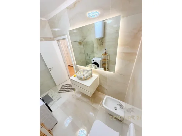 Tirane, jepet me qera apartament 2+1+Ballkon Kati 6, 80 m² 1.200 € (rruga e kosovareve)