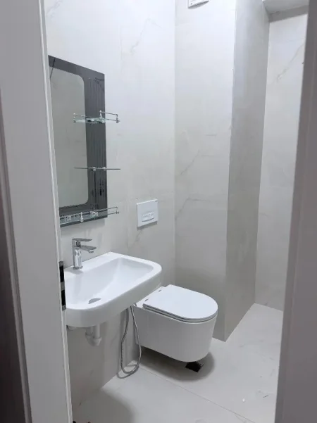 Tirane, jepet me qera apartament 1+1 Kati 5, 50 m² 400 € (KOMPLEKSI KADIU)