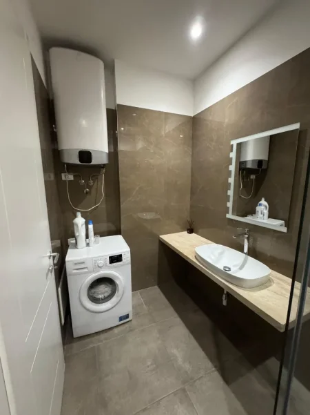 Tirane, jepet me qera apartament 2+1 Kati 7, 120 m² 1.100 € Kompleksi (Delijorgji)