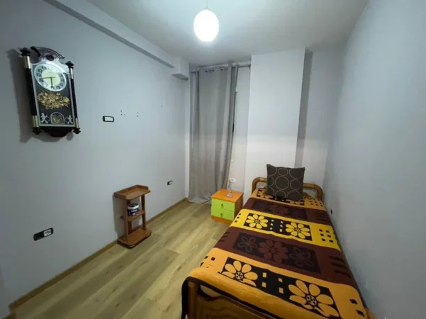 Tirane, jepet me qera apartament 3+1+Ballkon Kati 3, 100 m² 550 € (Kopshti Botanik)