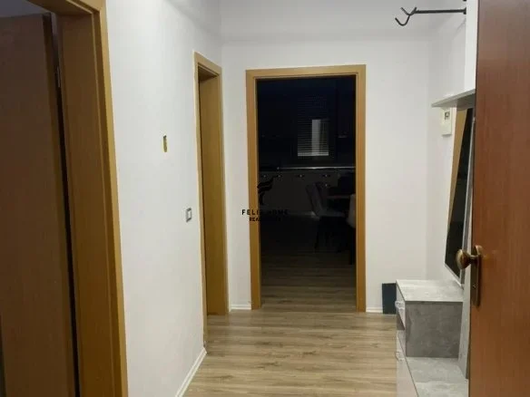 Tirane, jepet me qera apartament 1+1 Kati 2, 88 m² 600 € (LIQENI I THATE)