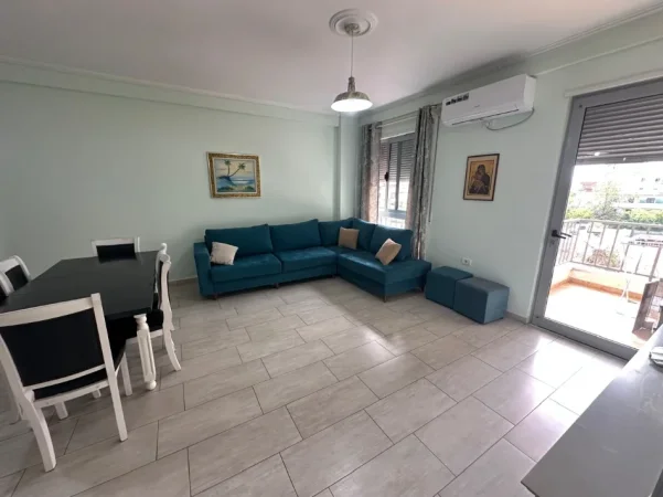 Tirane, jepet me qera apartament 2+1 Kati 3, 112 m² 600 € (Rruga e Kavajes/Qendra Glob)
