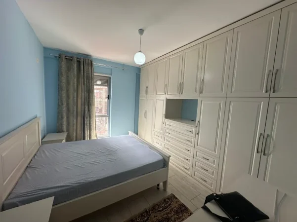 Tirane, jepet me qera apartament 2+1 Kati 3, 112 m² 600 € (Rruga e Kavajes/Qendra Glob)
