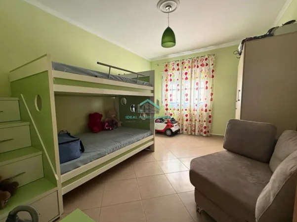 Vlore, jepet me qera apartament 2+1+Ballkon Kati 11, 120 m² 450 € (vlore)