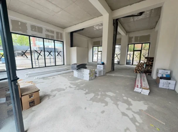 Tirane, jepet me qera ambjent biznesi Kati 0, 160 m² 6.400 € (bulevardi gjergj fishta)