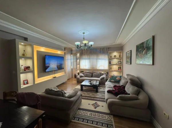 Tirane, shitet apartament 3+1 Kati 6, 161 m² 234.000 € (UNAZA E RE)
