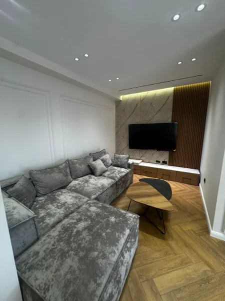 Tirane, shitet apartament 2+1+Ballkon Kati 5, 101 m² 250.000 € (përballë Delijorgjit)