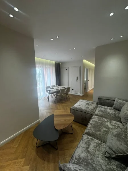 Tirane, shitet apartament 2+1+Ballkon Kati 5, 101 m² 250.000 € (përballë Delijorgjit)