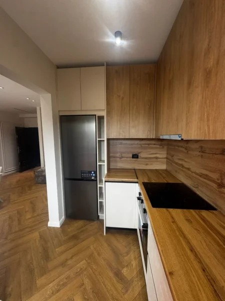 Tirane, shitet apartament 2+1+Ballkon Kati 5, 101 m² 250.000 € (përballë Delijorgjit)