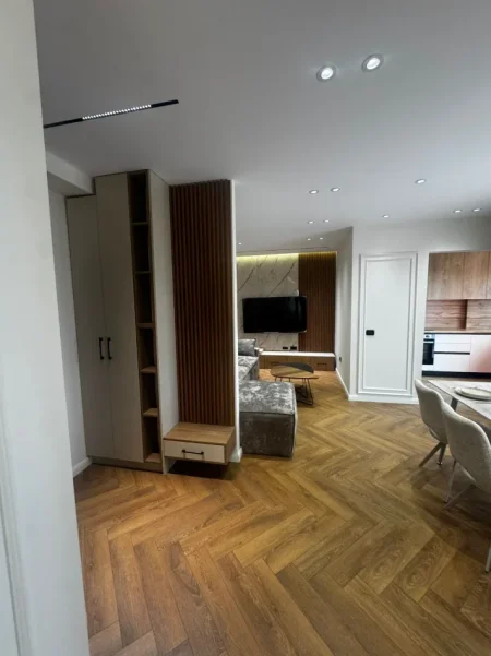 Tirane, shitet apartament 2+1+Ballkon Kati 5, 101 m² 250.000 € (përballë Delijorgjit)