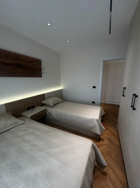 Tirane, shitet apartament 2+1+Ballkon Kati 5, 101 m² 250.000 € (përballë Delijorgjit)