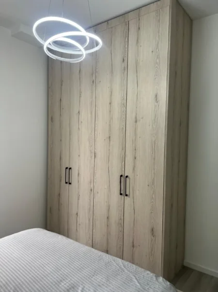 Tirane, jepet me qera apartament 1+1 Pallati i ri Kati 2, 650 € (Bulevardi zog 1)