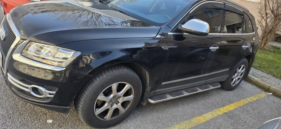 Tirane, shes SUV Audi Q5 Nafte, e zeze automatik Kondicioner -2 km 13.500 €