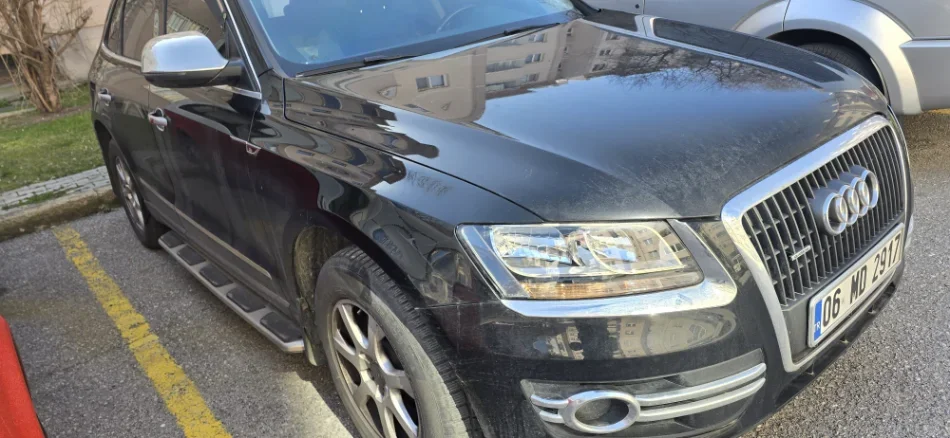 Tirane, shes SUV Audi Q5 Nafte, e zeze automatik Kondicioner -2 km 13.500 €