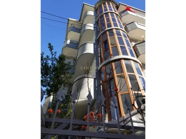 Tirane, shitet Vile Kati 5, 770 m² 730.000 € (selite)