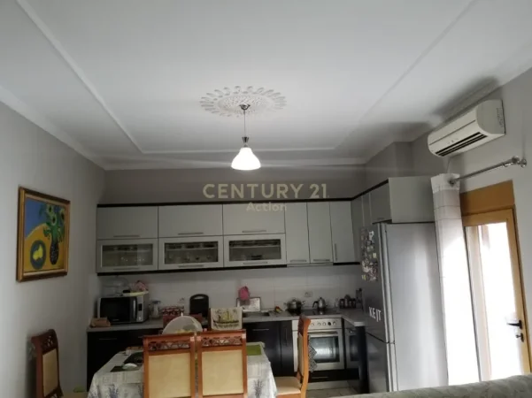 Tirane, shitet Vile Kati 5, 770 m² 730.000 € (selite)