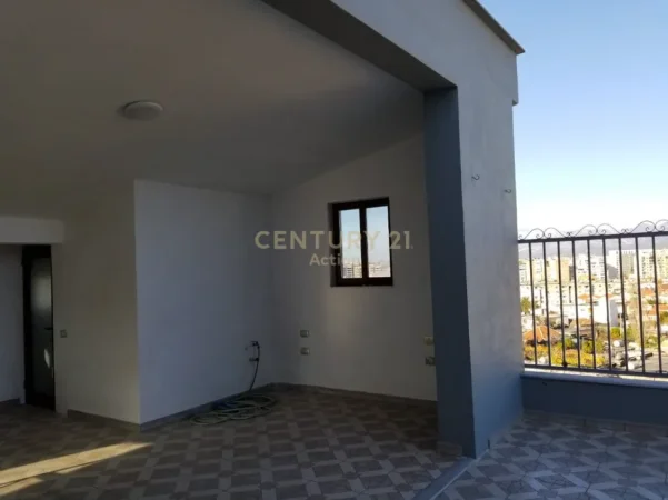 Tirane, shitet Vile Kati 5, 770 m² 730.000 € (selite)