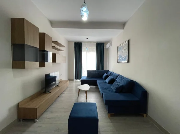 Tirane, jepet me qera apartament 1+1 Kati 2, 82 m² 600 € (Xhamlliku)