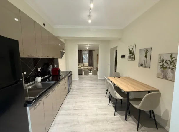 Tirane, jepet me qera apartament 2+1 Kati 0, 82 m² 850 € (Vaso pasha)