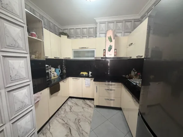 Tirane, shitet apartament 2+1+Ballkon Kati 5, 113 m² 260.000 € (Kompleksi Panorama/Instituti Harry Fultz)