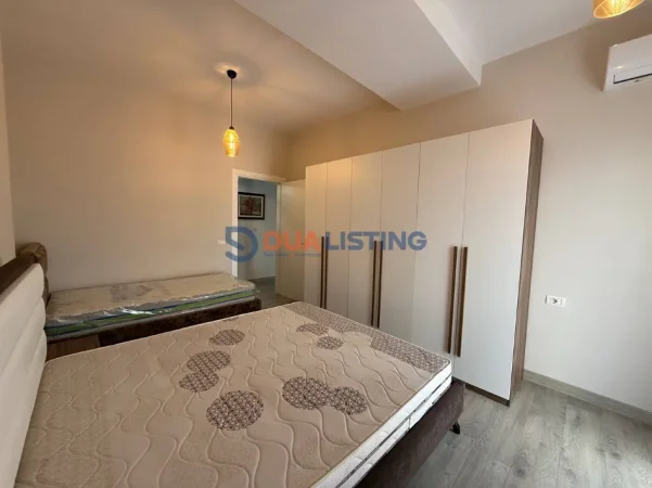 Tirane, jepet me qera apartament 1+1 , 85 m² 600 € (Xhamlliku)