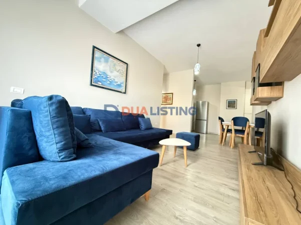 Tirane, jepet me qera apartament 1+1 , 85 m² 600 € (Xhamlliku)