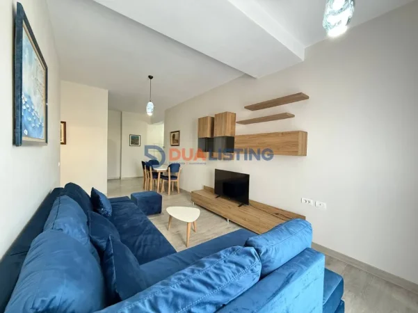 Tirane, jepet me qera apartament 1+1 , 85 m² 600 € (Xhamlliku)