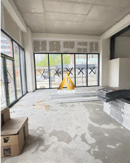 Tirane, jepet me qera ambjent biznesi Kati 0, 160 m² 6.400 € (Bulevardi Bajram Curri)