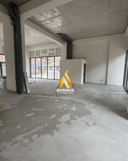 Tirane, jepet me qera ambjent biznesi Kati 0, 160 m² 6.400 € (Bulevardi Bajram Curri)