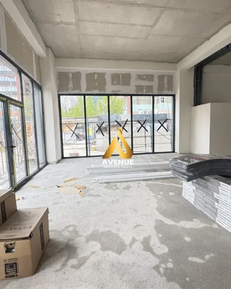Tirane, jepet me qera ambjent biznesi Kati 0, 160 m² 6.400 € (Bulevardi Bajram Curri)