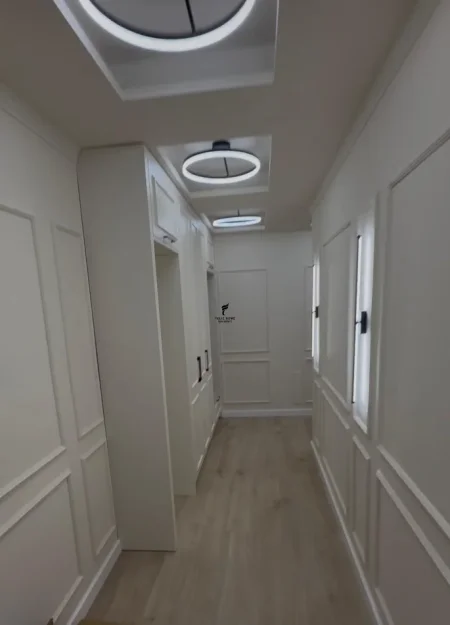 Tirane, jepet me qera apartament 2+1 Kati 6, 95 m² 750 € (KINOSTUDIO)