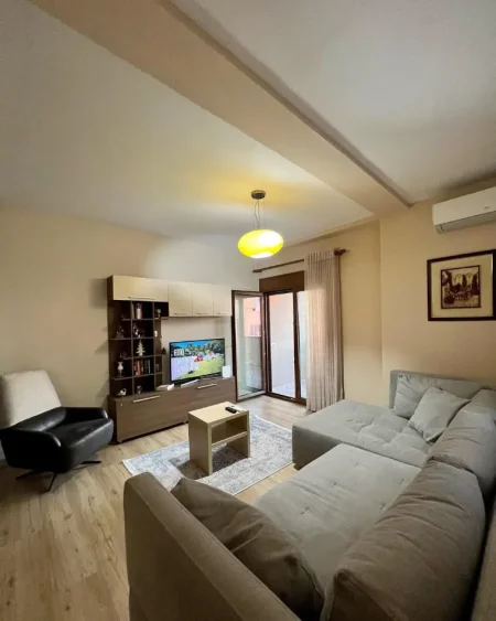 Tirane, jepet me qera apartament 1+1 Kati 8, 75 m² 800 € (MYSLYM SHYRI)