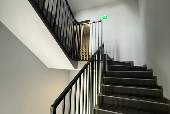 Tirane, jepet me qera ambjent biznesi Kati 1, 78 m² 600 € (5 Maji, Kompleksi Tirana Uptown)