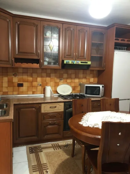 Tirane, shitet apartament 2+1 Kati 1, 90 m² 120.000 € (Kinostudio, Zona 3700)