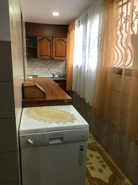 Tirane, shitet apartament 2+1 Kati 1, 90 m² 120.000 € (Kinostudio, Zona 3700)
