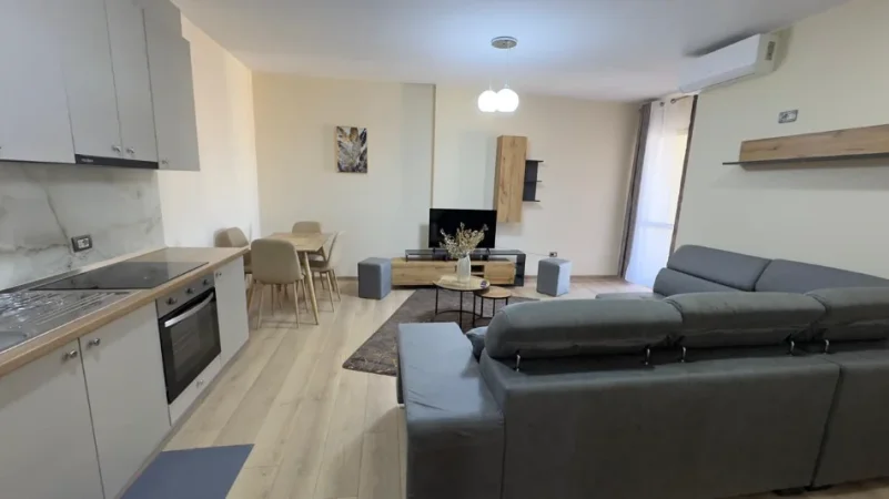Tirane, jepet me qera apartament 1+1 , 650 € (rruga kavajes)