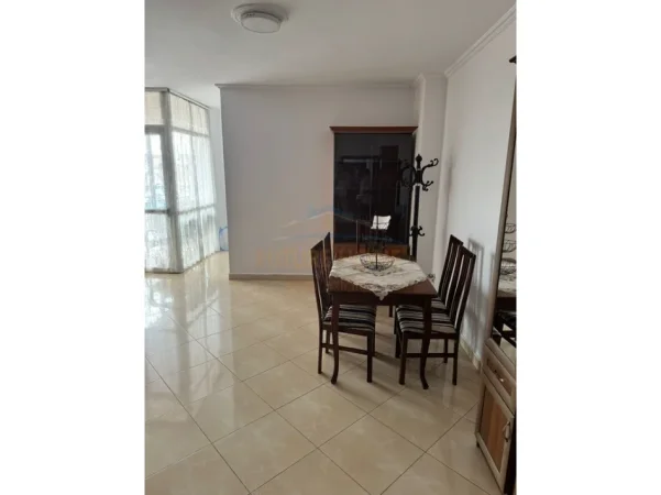 Tirane, jepet me qera apartament 2+1 Kati 9, 120 m² 650 € (Barrikadave, Tiranë,)