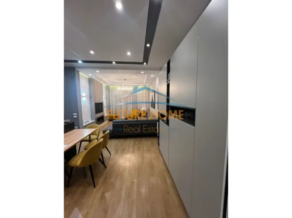 Tirane, jepet me qera apartament 2+1 Kati 2, 109 m² 900 € (Kopshti Botanik)